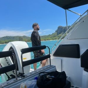 Meet your Posher, Jj